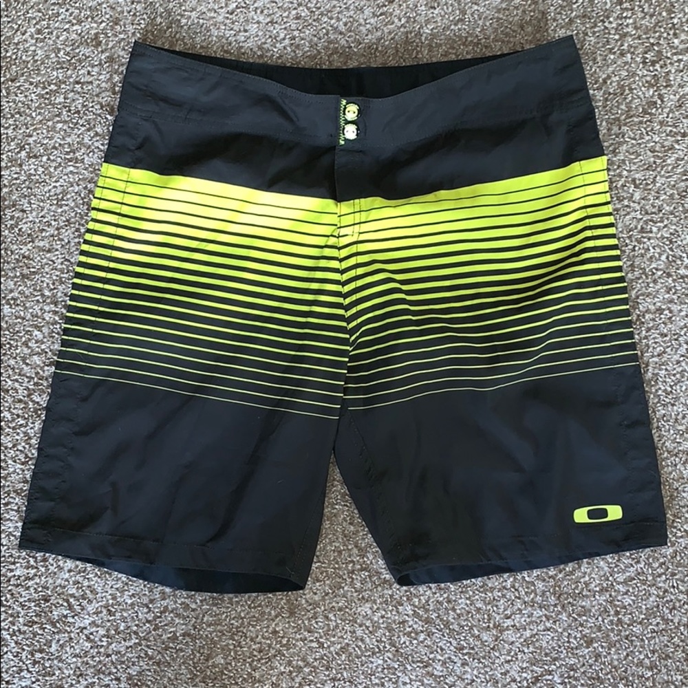 🕶 reversible boardshort